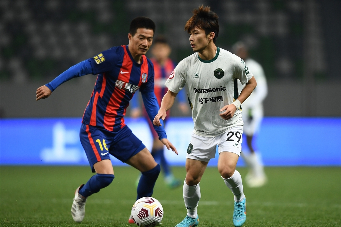 传奇球员转投新东家引发转会潮流的简单介绍 传奇球员转投新东家引发转会潮流的简单介绍