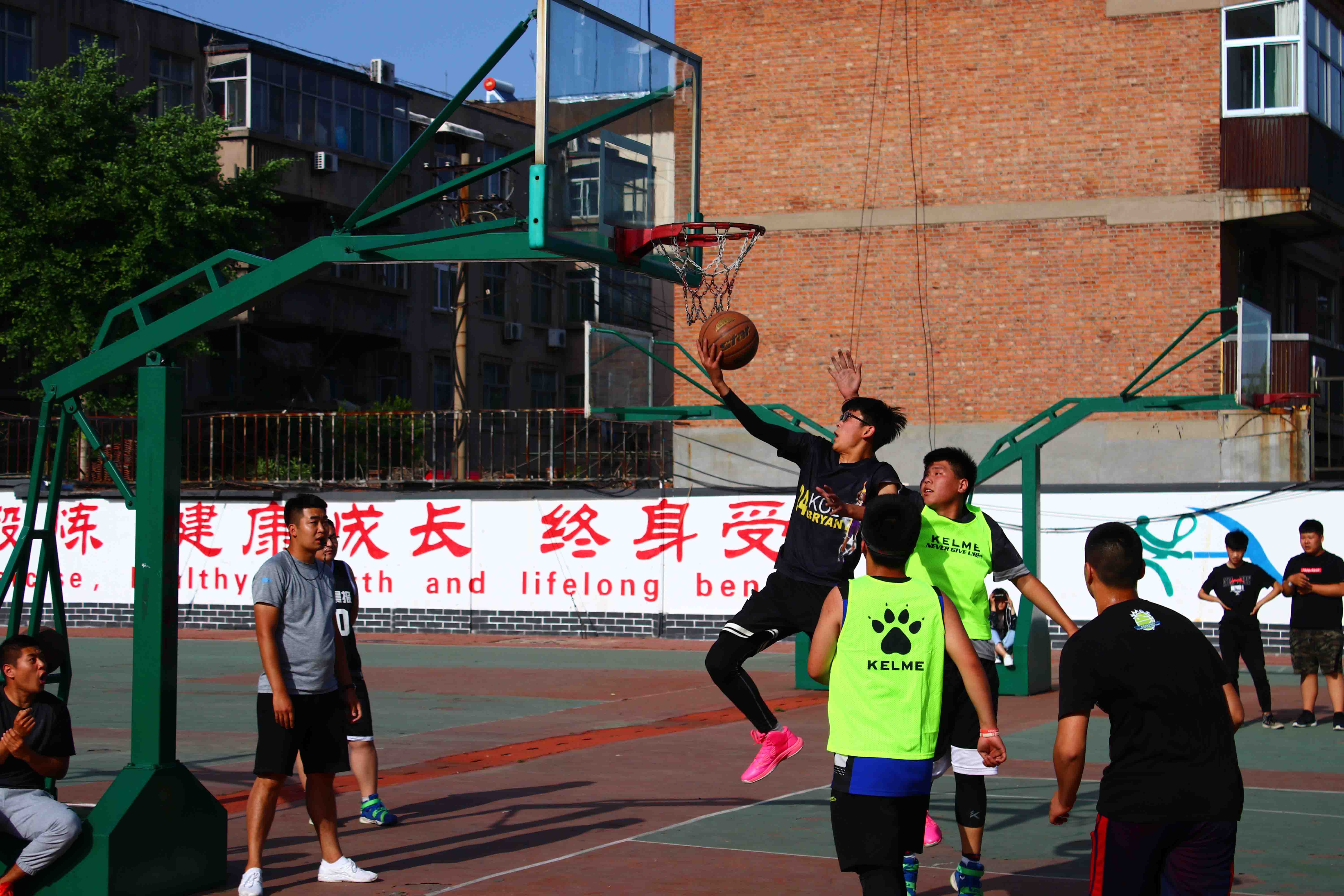 篮球明星公益活动走进校园，传播篮球文化的简单介绍