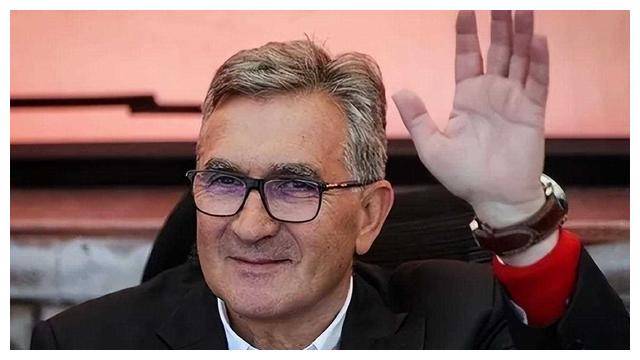 开云体育直播-汉堡死敌之战即将开打，双方全力以赴的简单介绍