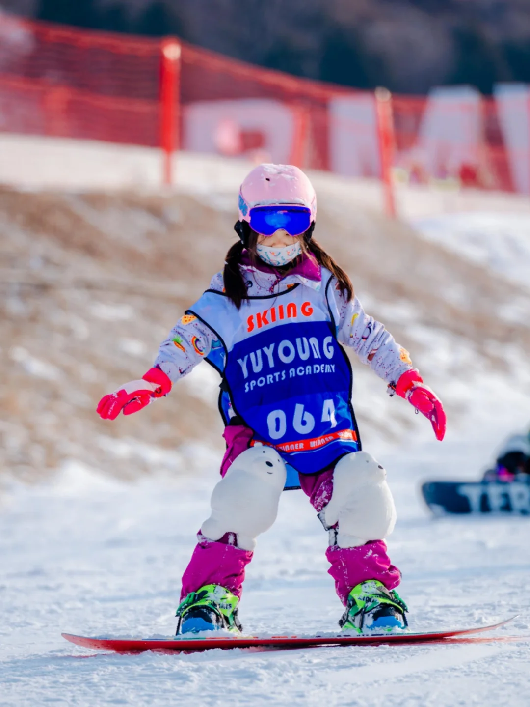 德国滑雪选手意外摔倒,惨遭淘汰 德国滑雪选手意外摔倒,惨遭淘汰