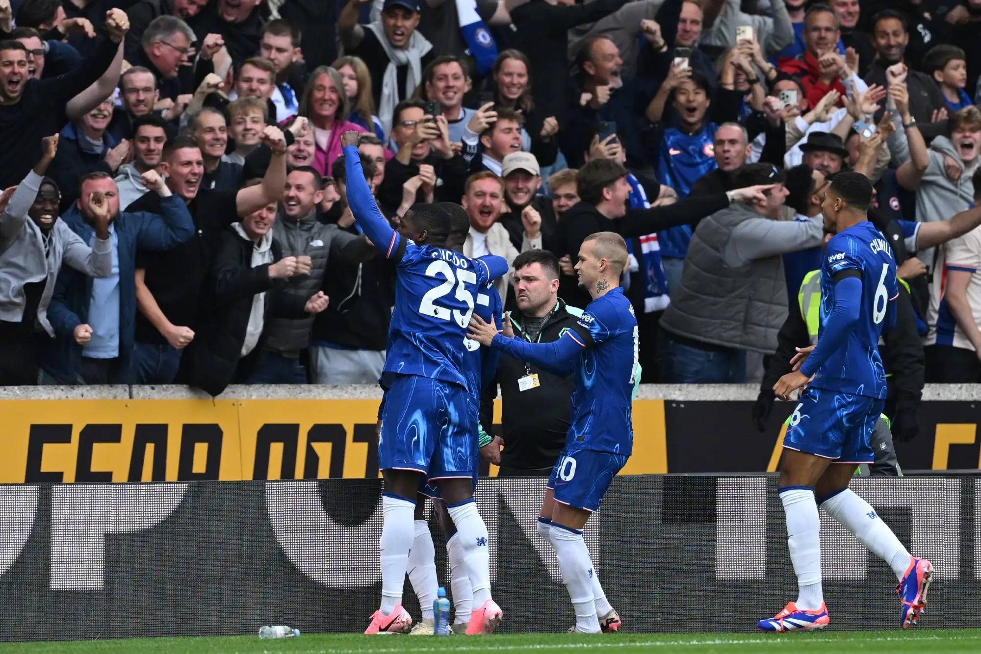 开云体育平台-巴萨主场告负，球迷深受打击