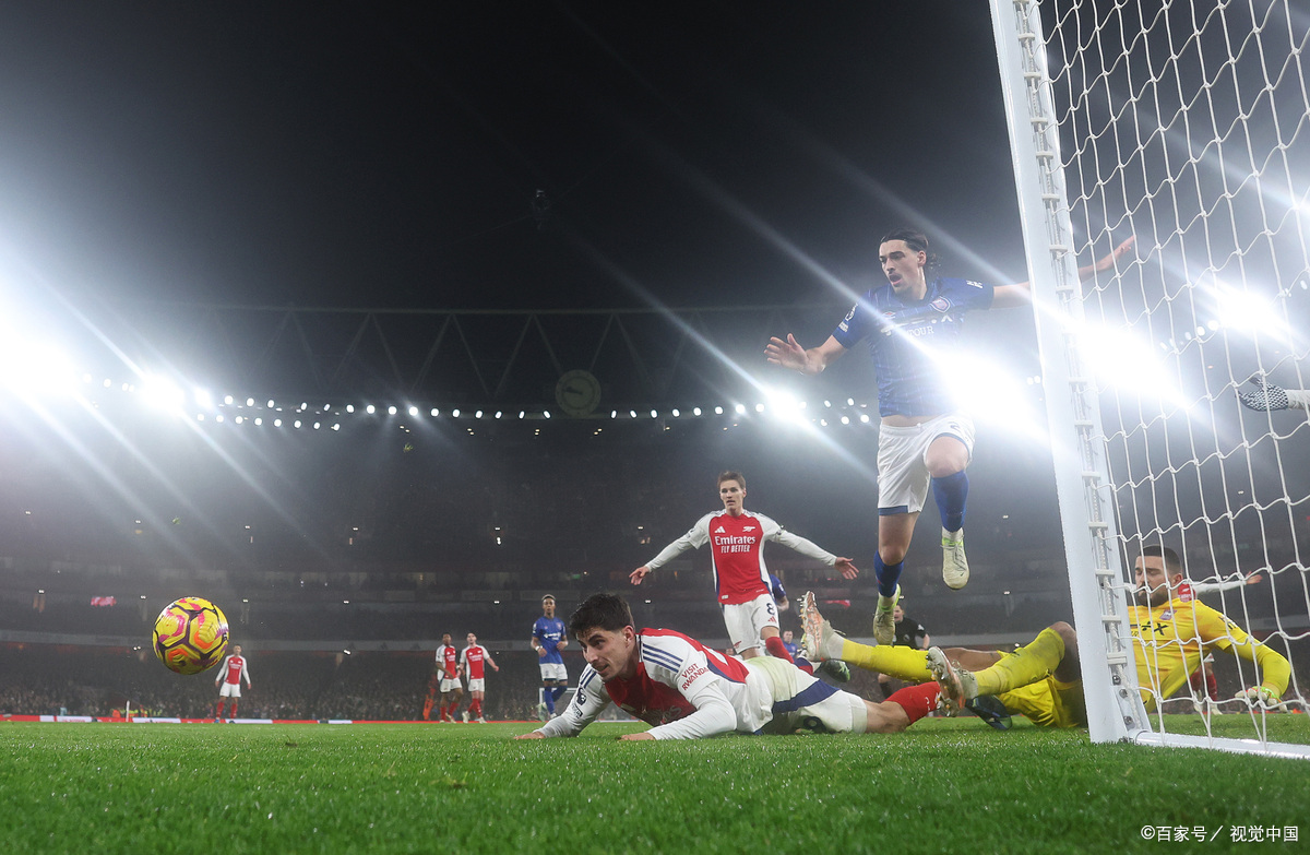 开云体育登录-包含足球豪强再度碰撞，强强对话场面火爆的词条