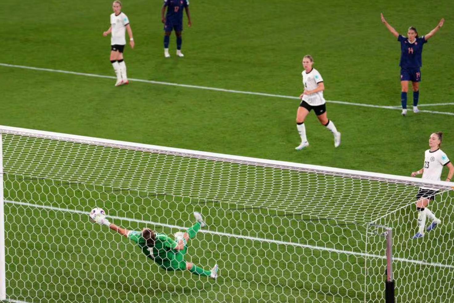 欧洲四强展开生死对决,胜者晋级决赛 欧洲四强展开生死对决,胜者晋级决赛