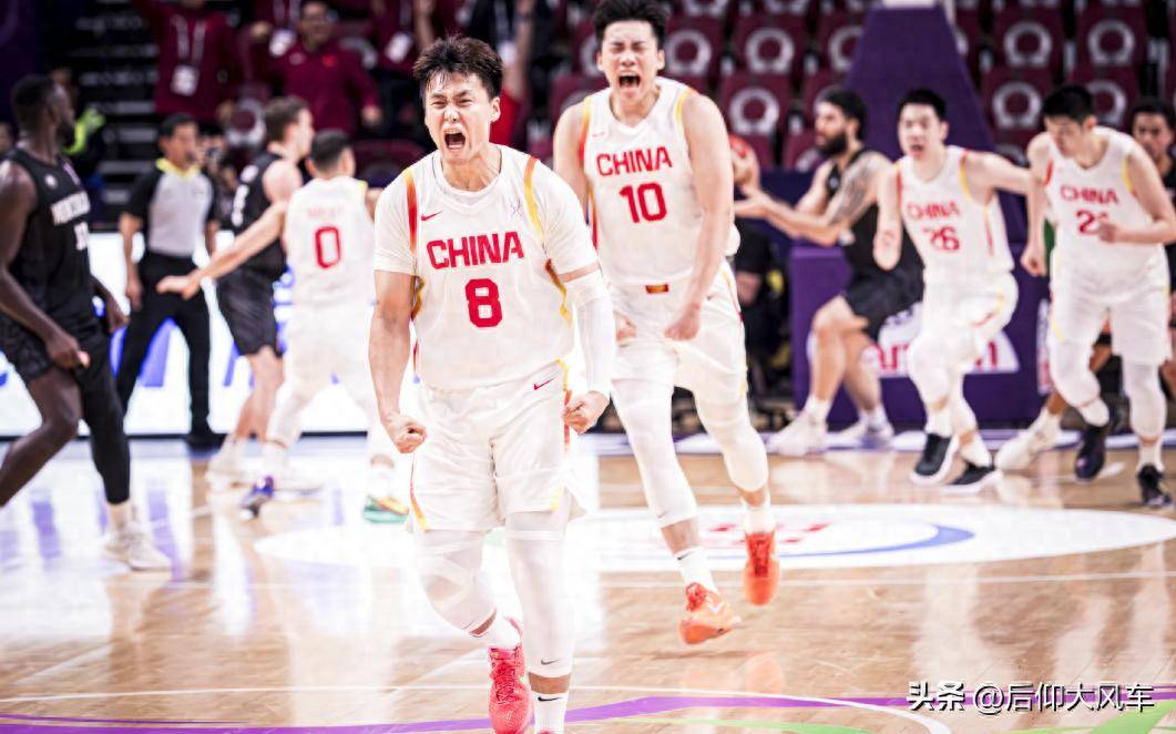 陕西男篮在比赛中展现出强大的团队实力