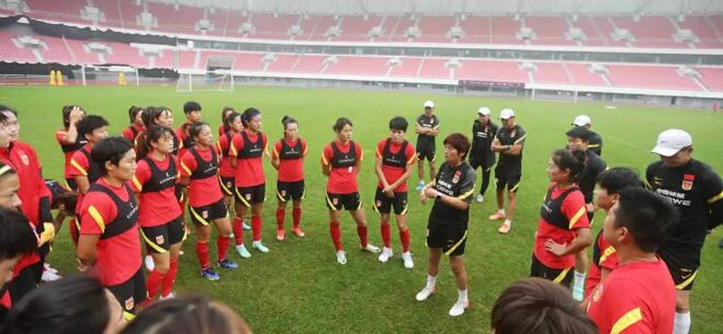 开云体育在线-国足女队备战态势积极，目标明确