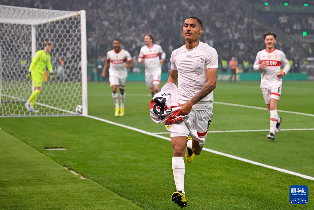 斯图加特球员展现团结意志战胜困难的简单介绍 斯图加特球员展现团结意志战胜困难的简单介绍