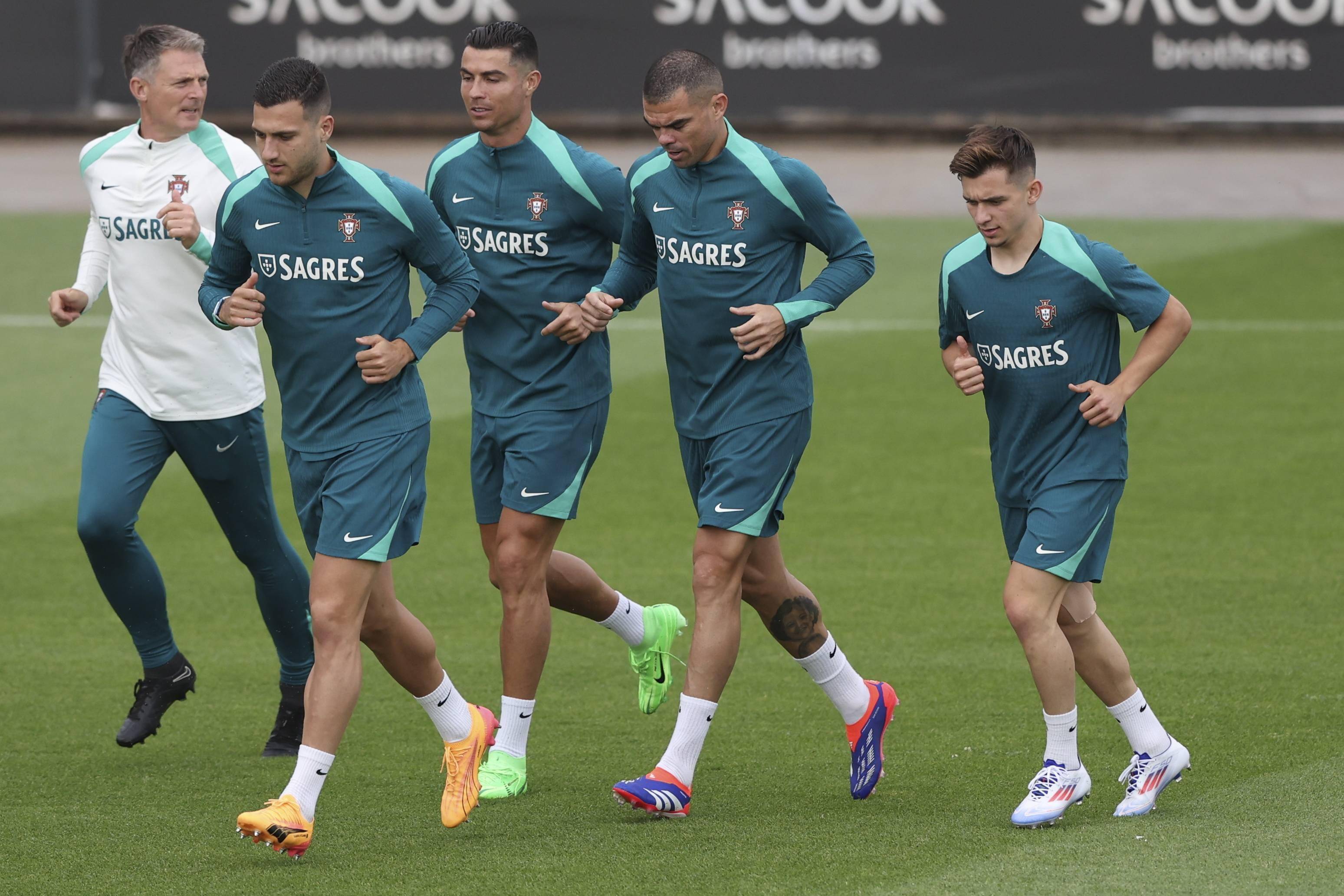 葡萄牙备战欧洲杯资格赛:葡萄牙VS阿根廷的简单介绍 葡萄牙备战欧洲杯资格赛:葡萄牙VS阿根廷的简单介绍