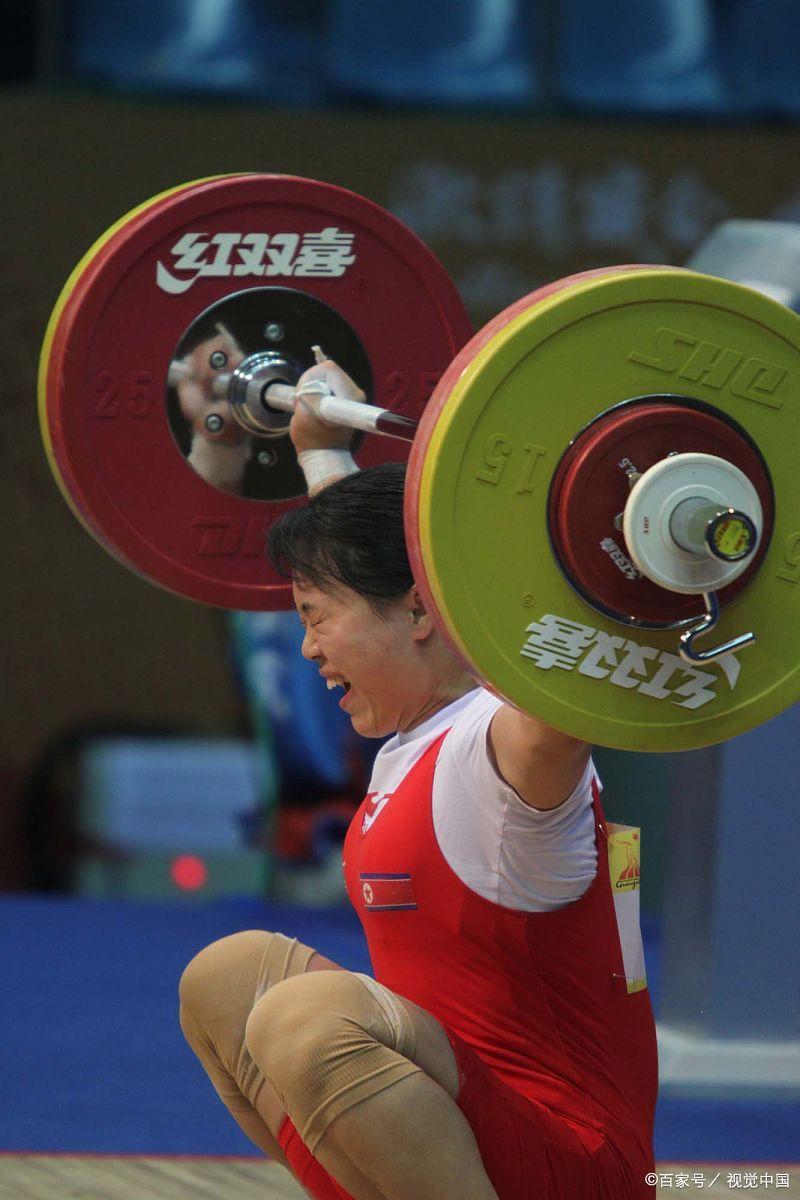 印度选手在举重比赛中实现突破 印度选手在举重比赛中实现突破