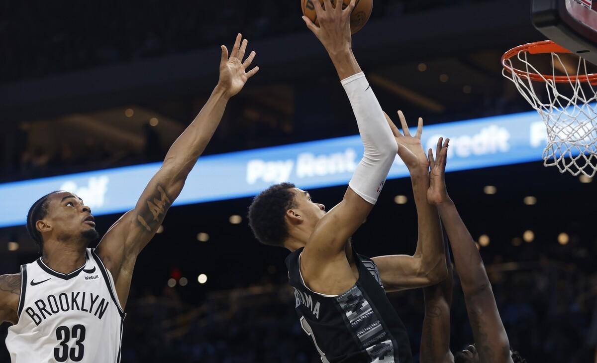 马刺队虐胜篮网取得连胜