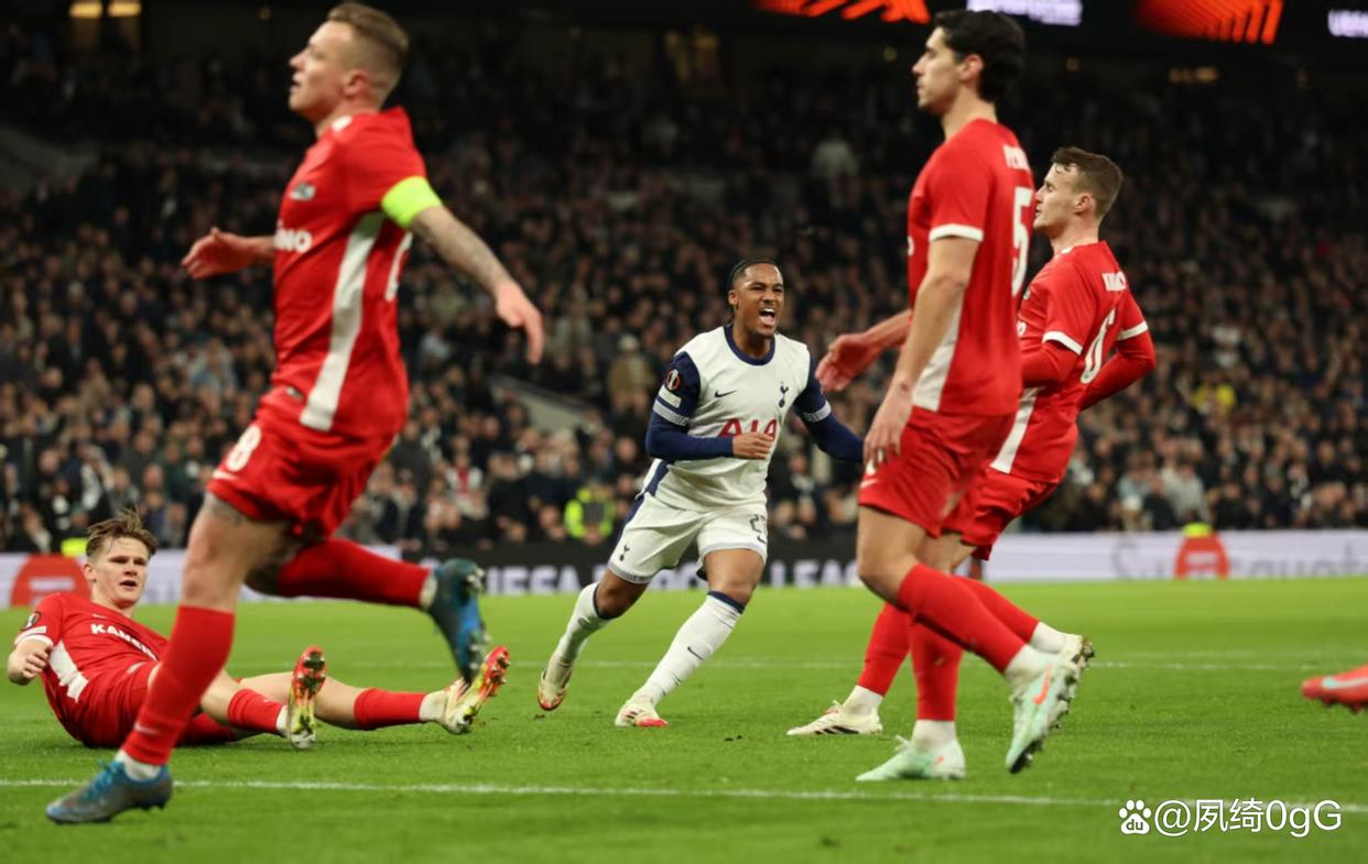 欧洲国家队为了胜利而战，球场激烈碰撞